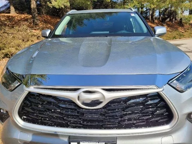 QAA part HT70110 is a 1 pce Stainless Steel Hood Vent Trim that is compatible with the 2020-26 Toyota Highlander